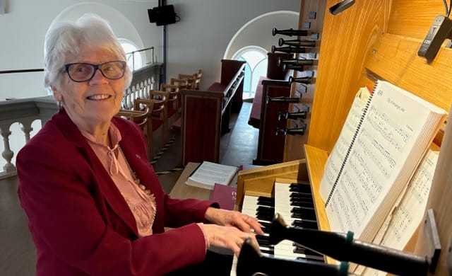 Gunnel stortrivs på orgelbänken
